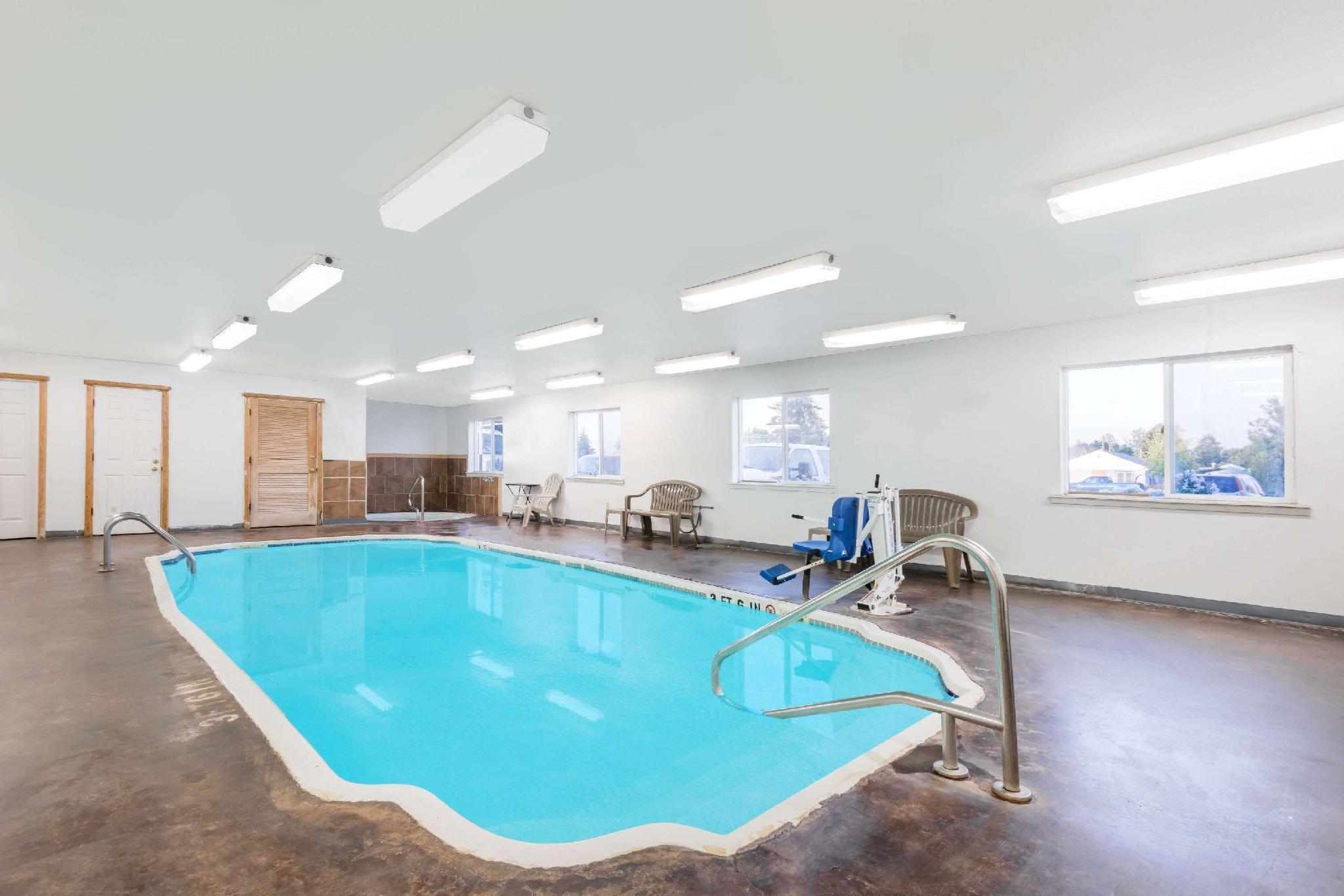 Super 8 By Wyndham Powell Otel Dış mekan fotoğraf